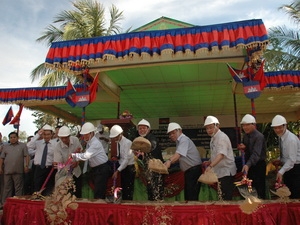 Ngân hàng đầu tư và phát triển Việt Nam xây nhà đa năng cho Việt kiều tại Campuchia